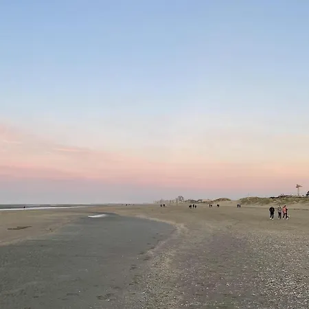 Moderne Aan Het In Oostduinkerke-bad Apartment *